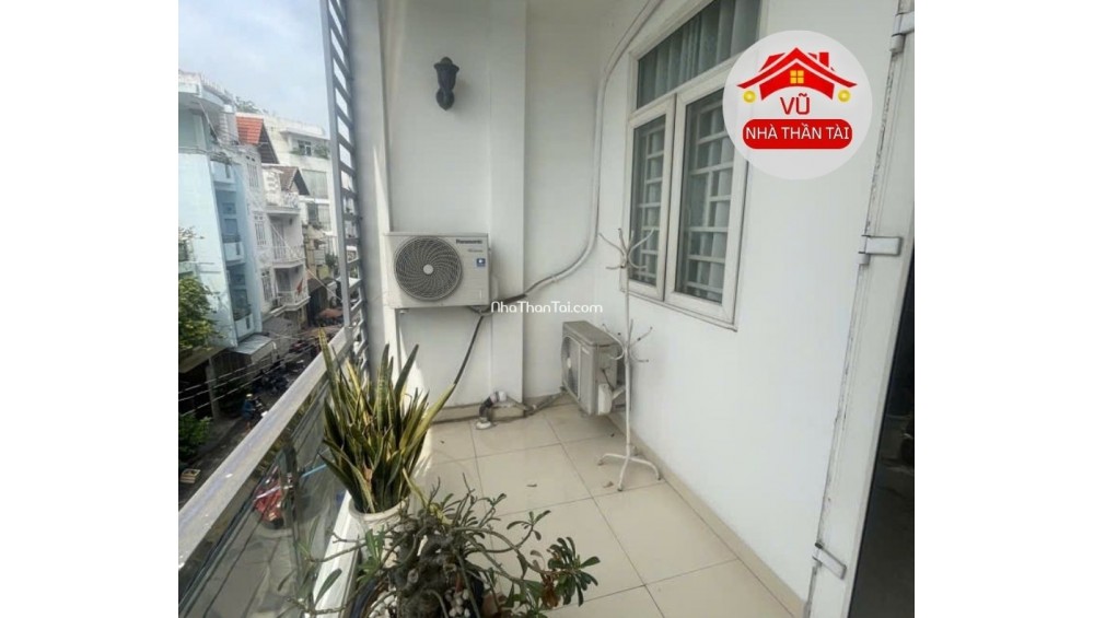 Bán nhà gần MT Đoàn Văn Bơ, Q4, 4,5m x 11m, 2 tầng, nhỉnh hơn 5 tỷ.